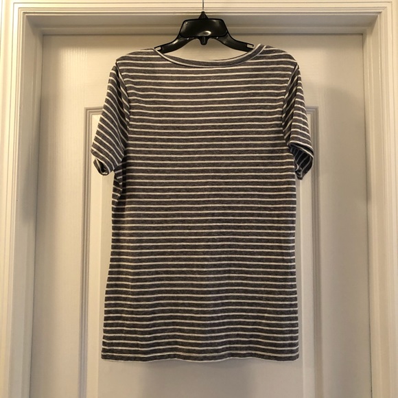 Old Navy t shirt - Picture 2 of 2